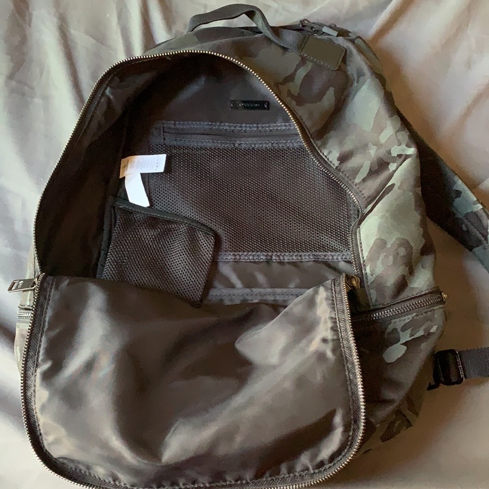 Lululemon City Adventure Backpack - RARE - Picture 4 of 4